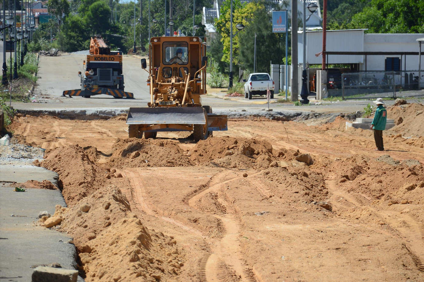 3 km đường vẫn dang dở sau gần 8 năm thi công Ảnh: Nguyễn Ngọc