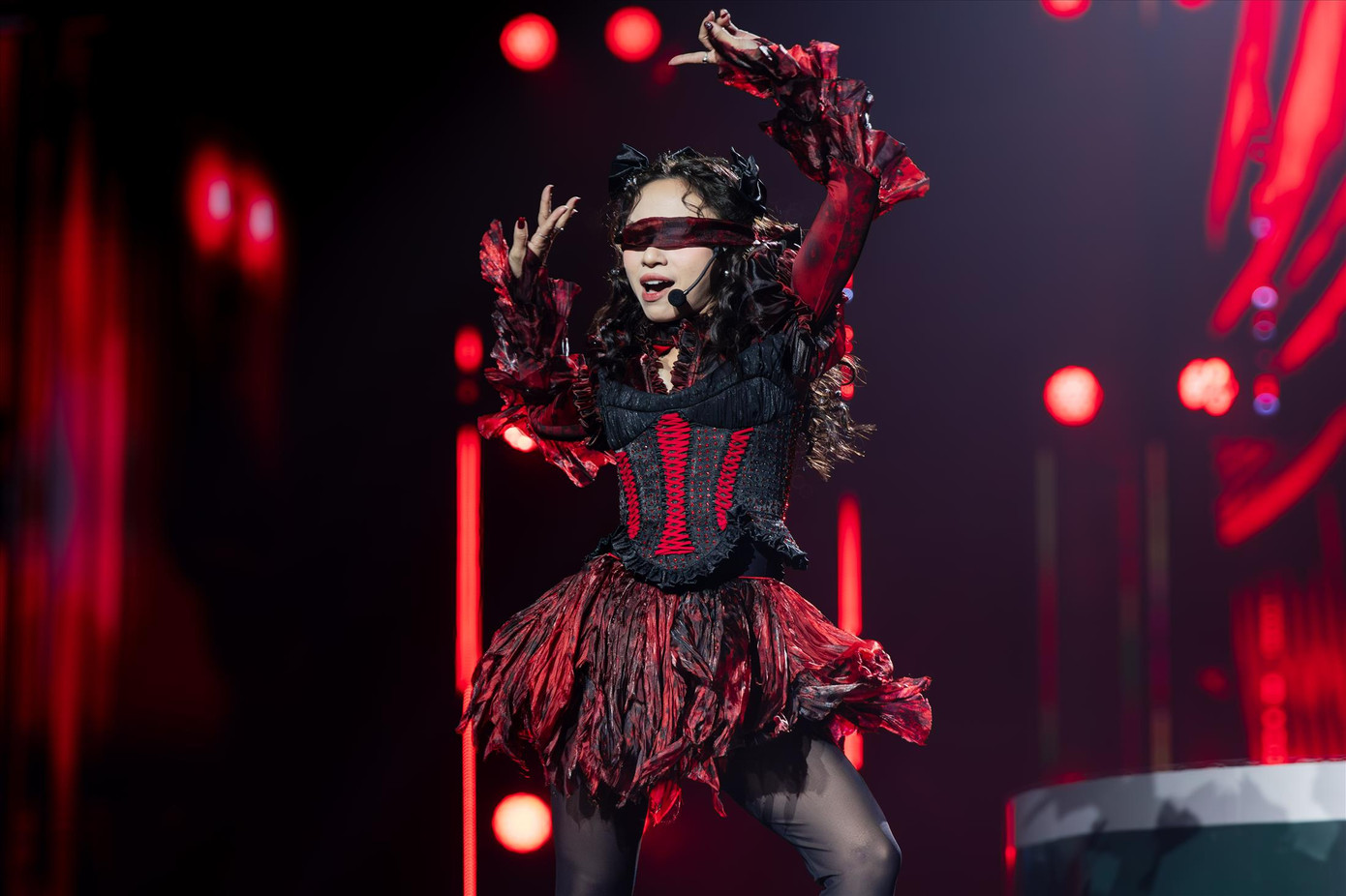 Thành phần khuấy động không khí ở Chị đẹp mùa 2 đông đảo hơn hẳn (có thể kể đến Ngọc Phước, MisThy, Mie, Hậu Hoàng…) mùa 1 (chủ yếu tập trung vào Diệu Nhi và Lan Ngọc). Ngay tập ra mắt Ngọc Phước (ảnh) đã giành chiến thắng áp đảo với 6 phiếu bầu cho vị trí đội trưởng. Ảnh: BTC Thành phần khuấy động không khí ở Chị đẹp mùa 2 đông đảo hơn hẳn (có thể kể đến Ngọc Phước, MisThy, Mie, Hậu Hoàng…) mùa 1 (chủ yếu tập trung vào Diệu Nhi và Lan Ngọc). Ngay tập ra mắt Ngọc Phước (ảnh) đã giành chiến thắng áp đảo với 6 phiếu bầu cho vị trí đội trưởng. Ảnh: BTC