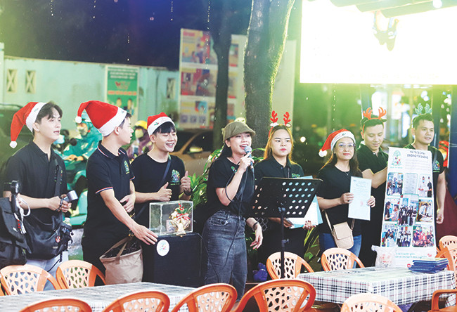 Những cuối tuần đầy ắp yêu thương qua từng bước chân tình nguyện của người trẻ. Ảnh: Ngô Tùng Những cuối tuần đầy ắp yêu thương qua từng bước chân tình nguyện của người trẻ. Ảnh: Ngô Tùng