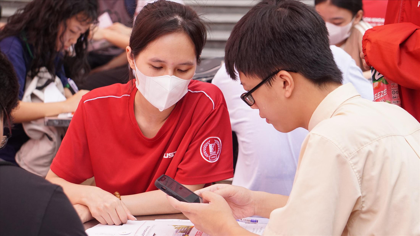 Tân sinh viên được ưu tiên tư vấn, gỡ rối học tập tại ĐH Bách khoa Hà Nội. Ảnh: Nghiêm Huê