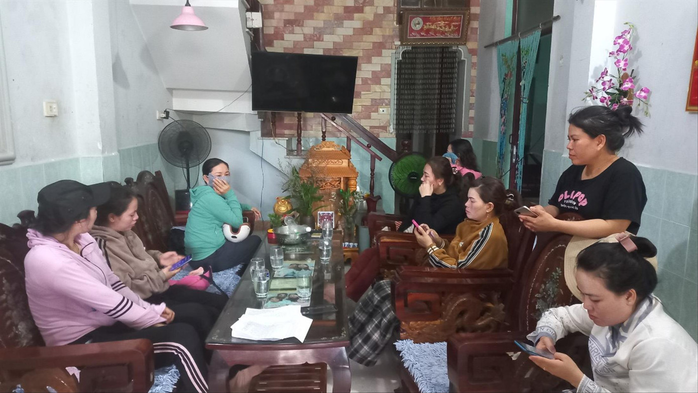 Nhiều người dân Nghĩa An bị “sập bẫy” đã gửi đơn tố cáo bà Trần Thị T lên cơ quan chức năng. Ảnh: NN