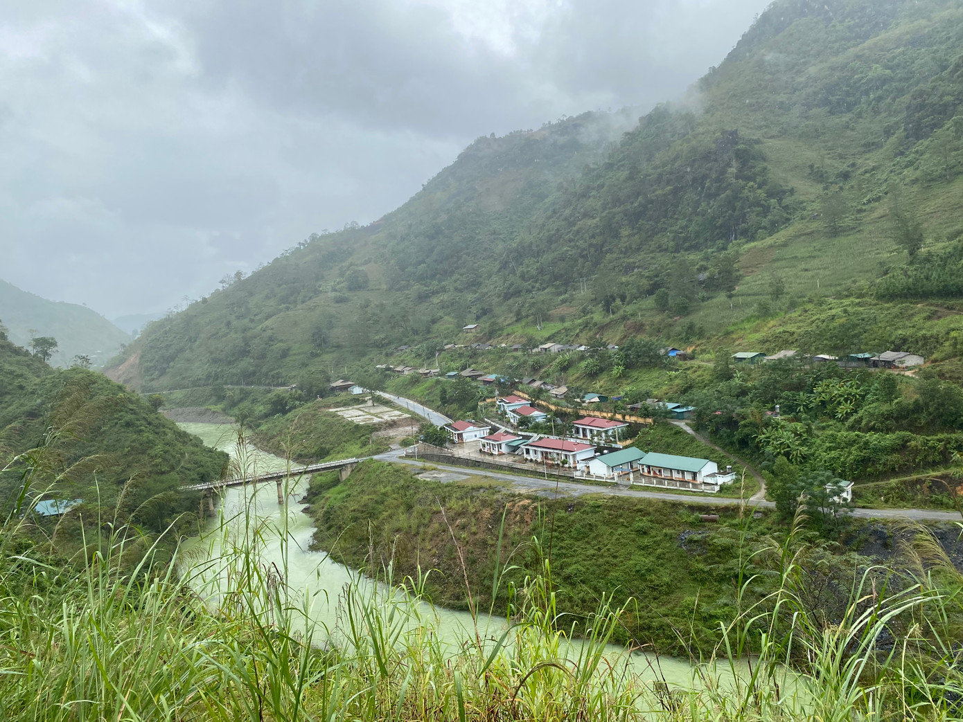 Đường từ Bảo Lạc, Bảo Lâm (Cao Bằng) sang Mèo Vạc nhiều chỗ rất đẹp