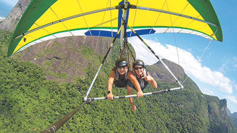 Bay hang gliding ở Rio de Janeiro, Brazil Bay hang gliding ở Rio de Janeiro, Brazil
