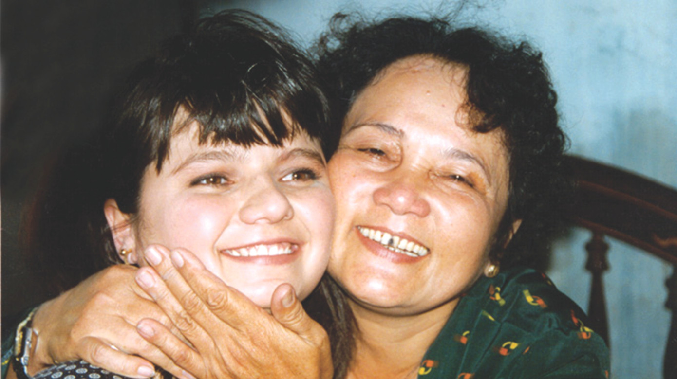 Người con gái Mỹ gốc Việt Heidi Bub (tên khai sinh Mai Thị Hiệp) và người mẹ ruột Mai Thị Kim. Ảnh: PBS Người con gái Mỹ gốc Việt Heidi Bub (tên khai sinh Mai Thị Hiệp) và người mẹ ruột Mai Thị Kim. Ảnh: PBS