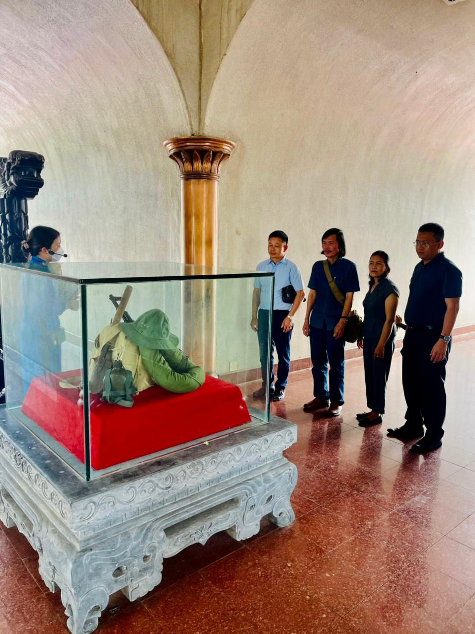 Du khách đến Bảo tàng Thành cổ Quảng Trị Du khách đến Bảo tàng Thành cổ Quảng Trị