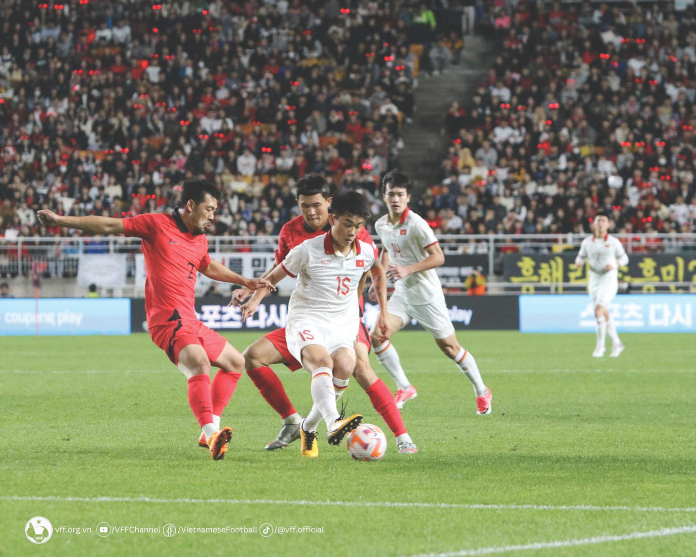 So với trận gặp Uzbekistan, Việt Nam đã tạo ra nhiều nét tích cực hơn ở trận thua Hàn Quốc. Ảnh: Anh Đoàn So với trận gặp Uzbekistan, Việt Nam đã tạo ra nhiều nét tích cực hơn ở trận thua Hàn Quốc. Ảnh: Anh Đoàn