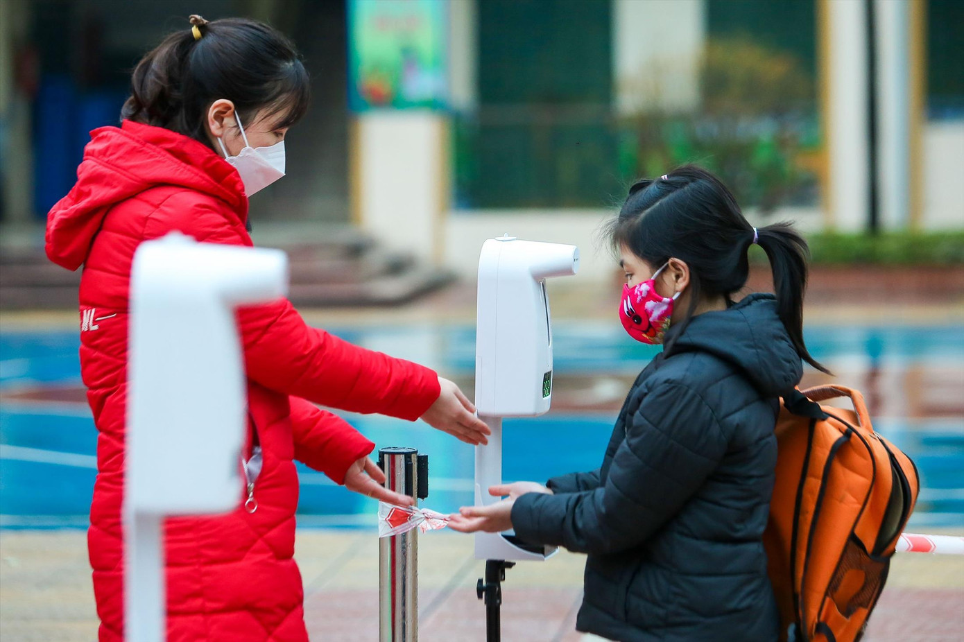 Học sinh quay lại trường học, nhiều phụ huynh lo con bị lây nhiễm từ bạn cùng lớp ẢNH: Trọng Tài Học sinh quay lại trường học, nhiều phụ huynh lo con bị lây nhiễm từ bạn cùng lớp ẢNH: Trọng Tài