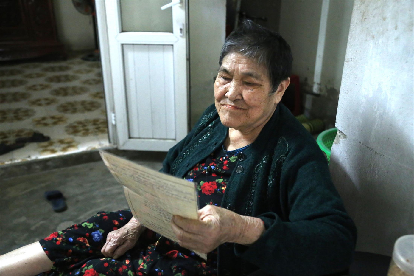 Dù đã 82 tuổi nhưng bà Nguyễn Thị Nhị vẫn nhớ rất rõ từng chi tiết về người con anh hùng Lê Bá Giang Dù đã 82 tuổi nhưng bà Nguyễn Thị Nhị vẫn nhớ rất rõ từng chi tiết về người con anh hùng Lê Bá Giang