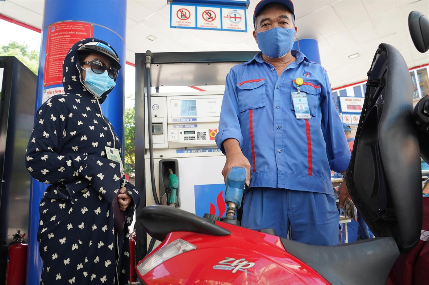 Các doanh nghiệp cho rằng, việc kiểm soát chặt quy định nhập khẩu xăng dầu sẽ giúp hạn chế được tình trạng thiếu nguồn cung. Ảnh: Như Ý Các doanh nghiệp cho rằng, việc kiểm soát chặt quy định nhập khẩu xăng dầu sẽ giúp hạn chế được tình trạng thiếu nguồn cung. Ảnh: Như Ý