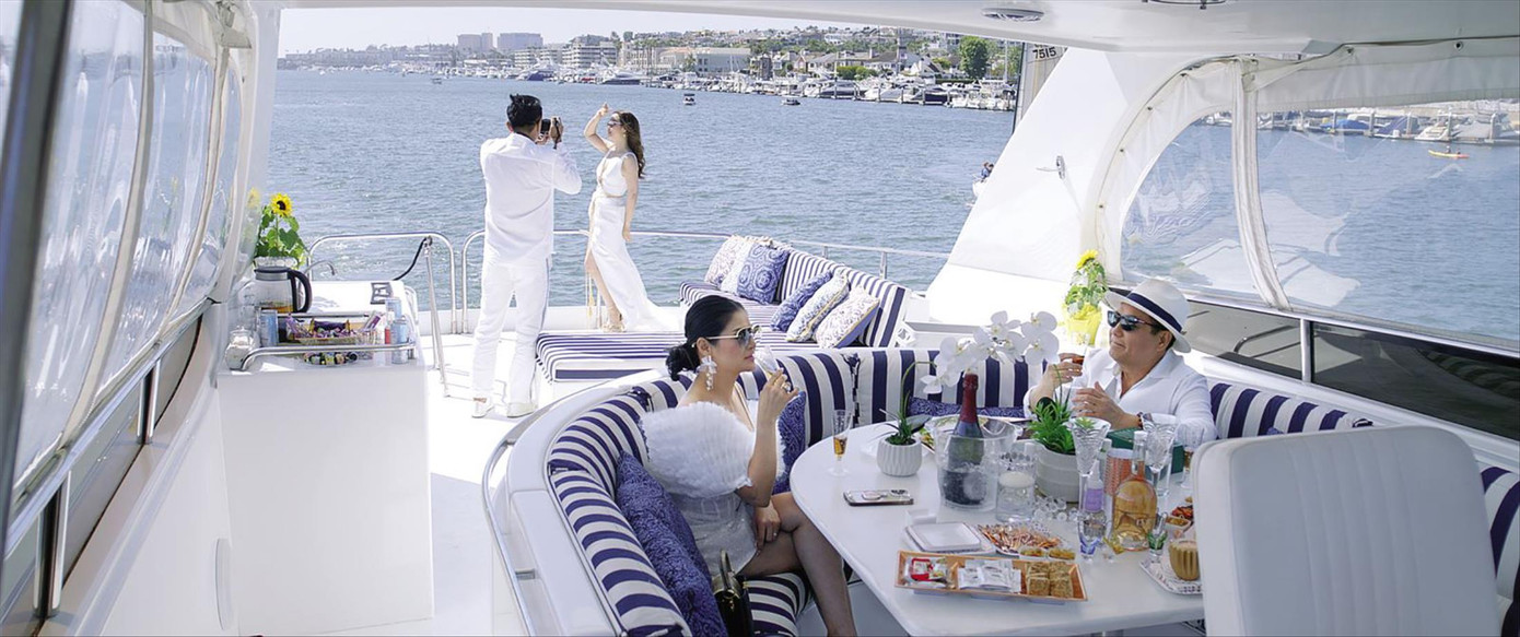 Cảnh sinh hoạt xa hoa của người Việt ở Mỹ trong phim lấy cảm hứng từ cuộc đời danh ca Ngọc Lan.