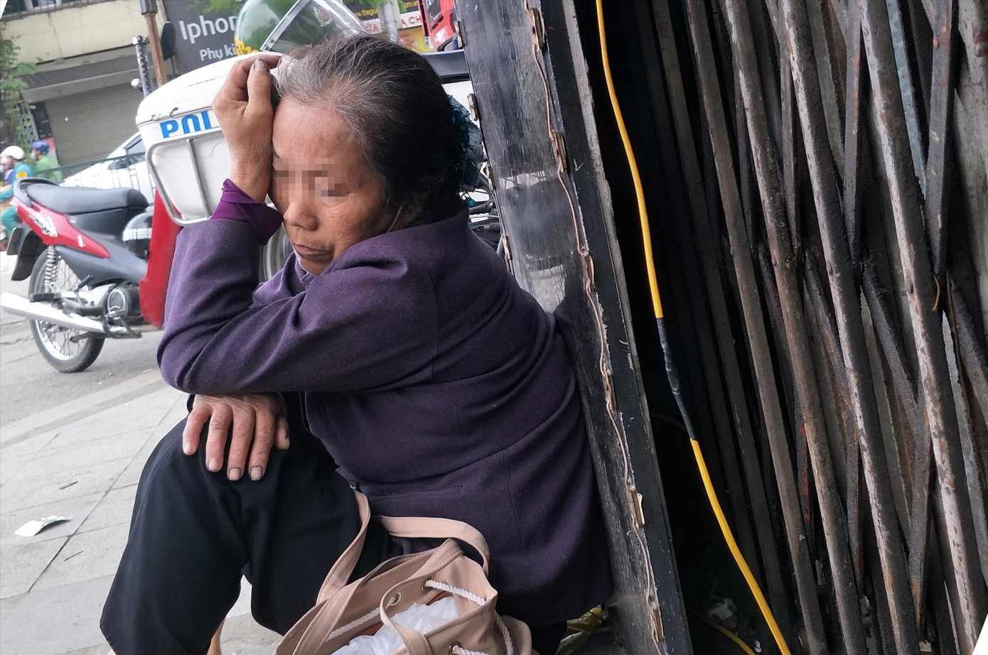 Bà Ph., mẹ nạn nhân V. Ảnh: Thanh Hà