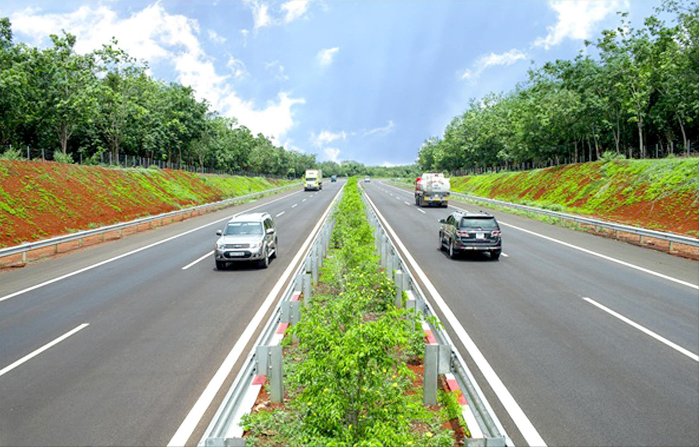 Chính phủ chuẩn bị trình Quốc hội xem xét thông qua chủ trương đầu tư thêm 3 tuyến cao tốc mới theo hình thức đầu tư công Chính phủ chuẩn bị trình Quốc hội xem xét thông qua chủ trương đầu tư thêm 3 tuyến cao tốc mới theo hình thức đầu tư công