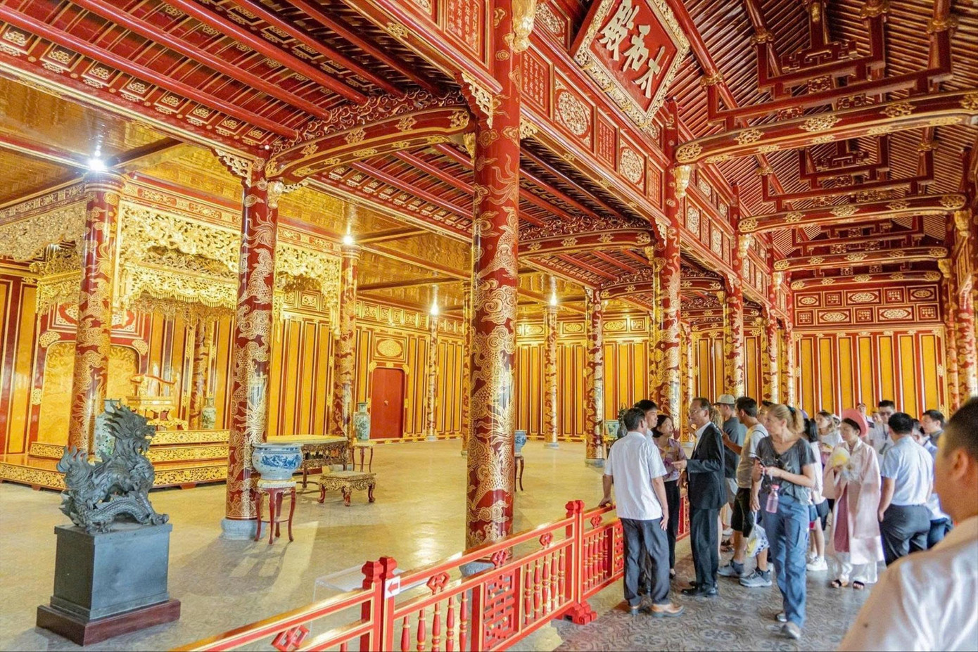 Sau sự cố Ngai vàng triều Nguyễn bị phá hoại, Trung tâm Bảo tồn Di tích Cố đô Huế đã lắp đặt hệ thống giám sát an ninh, cảm biến cảnh báo sớm và hàng rào ảo để đảm bảo an toàn cho các hiện vật quý. Sau sự cố Ngai vàng triều Nguyễn bị phá hoại, Trung tâm Bảo tồn Di tích Cố đô Huế đã lắp đặt hệ thống giám sát an ninh, cảm biến cảnh báo sớm và hàng rào ảo để đảm bảo an toàn cho các hiện vật quý.