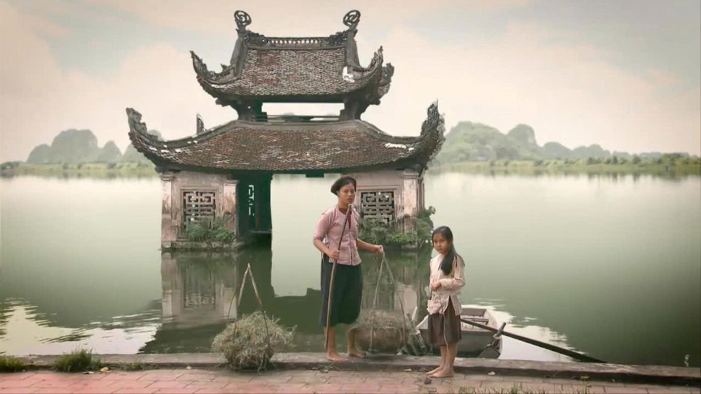 Cảnh làng quê trong phim Thương nhớ ở ai, dựa theo tiểu thuyết Bến không chồng của nhà văn Dương Hướng.