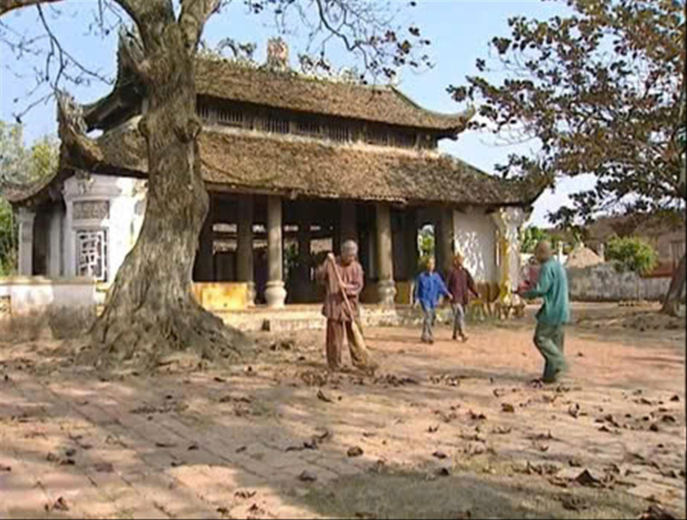 Cảnh trong phim Đất và người, dựa theo tiểu thuyết Mảnh đất lắm người nhiều ma