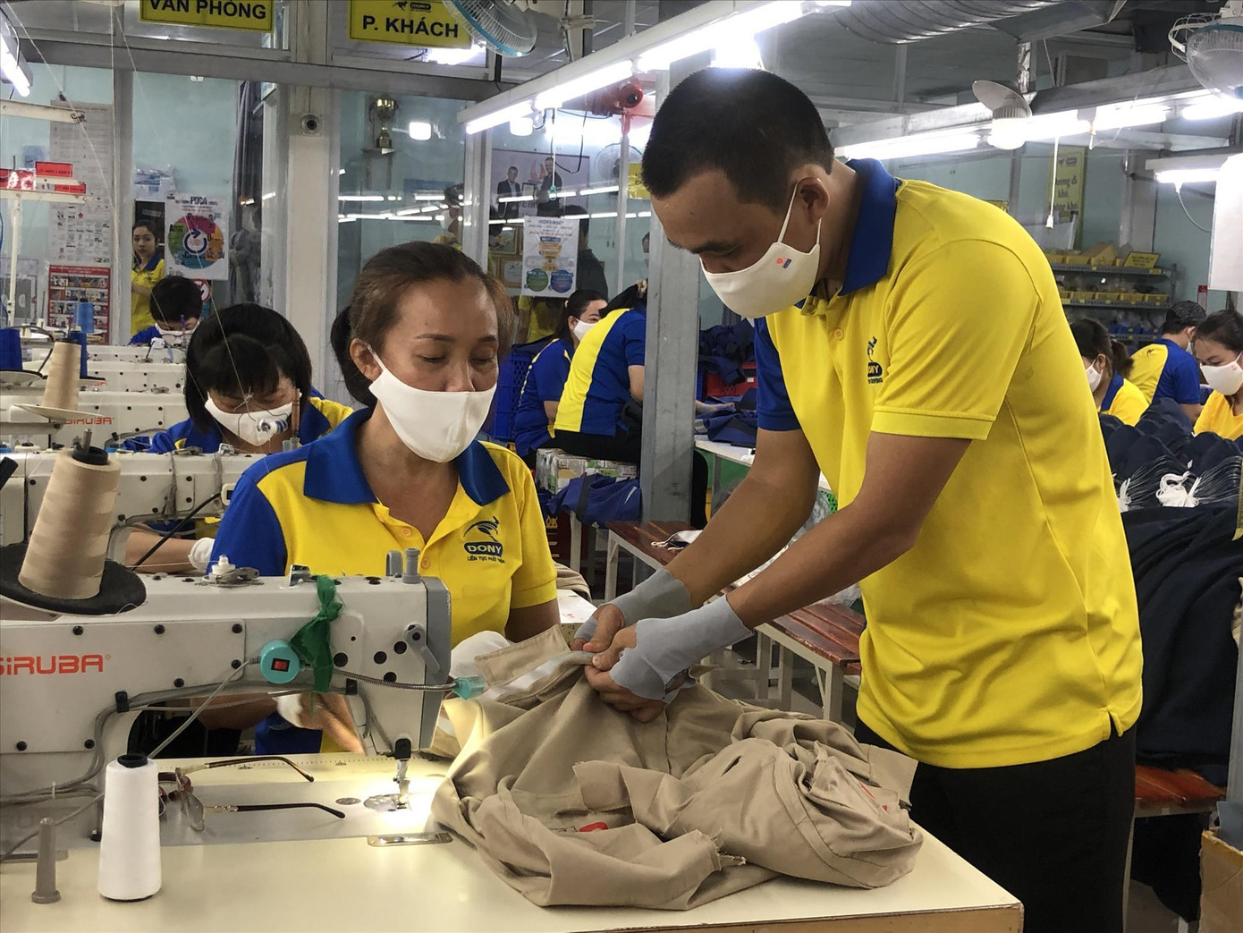 Hàng loạt chi phí tăng giá khiến DN sản xuất gặp nhiều khó khăn. Ảnh: U.P