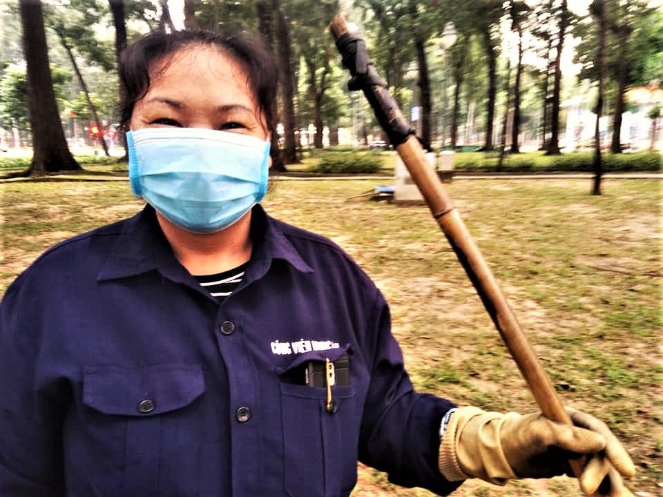 Chị Yến vui vẻ lạc quan dù làm việc vất vả hơn ngày thường