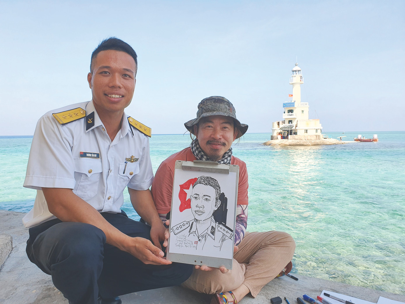 Anh Etcetera Nguyễn Trường có rất nhiều ký họa tại Trường Sa. (Ảnh do nhân vật cung cấp) Anh Etcetera Nguyễn Trường có rất nhiều ký họa tại Trường Sa. (Ảnh do nhân vật cung cấp)