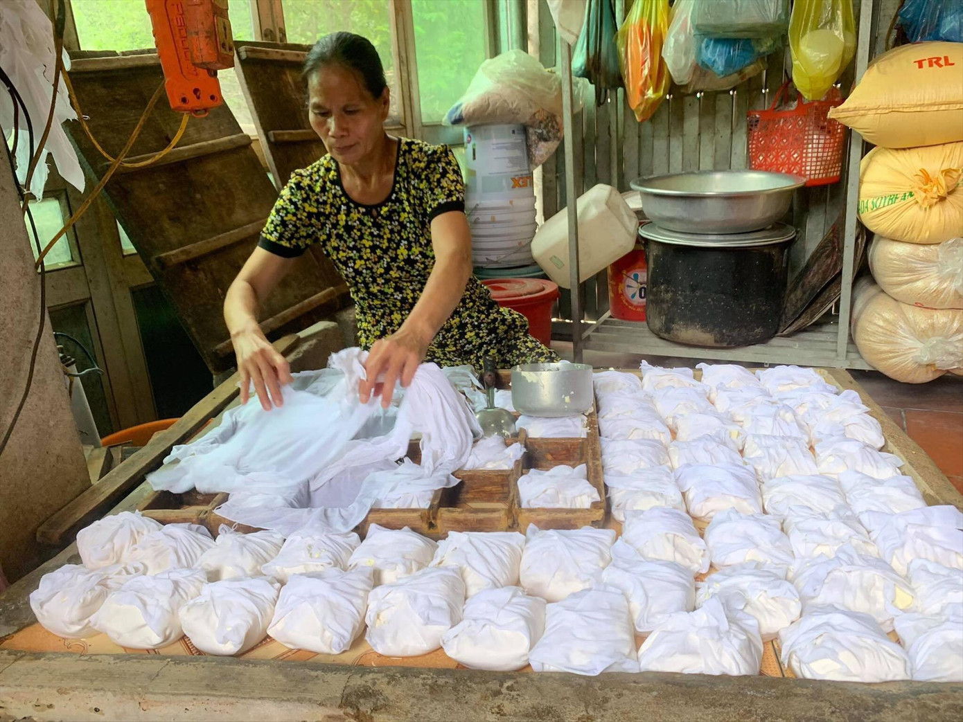 Chế biến món đậu đặc sản Na Sầm. Ảnh: Duy Chiến Chế biến món đậu đặc sản Na Sầm. Ảnh: Duy Chiến