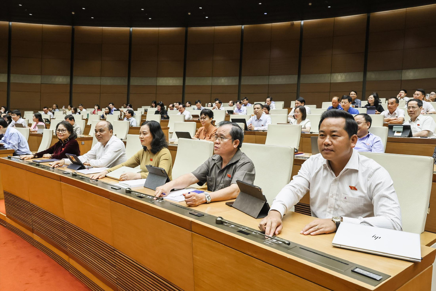 Quốc hội thông qua Nghị quyết về sắp xếp đơn vị hành chính cấp tỉnh. Ảnh: Nhật Minh