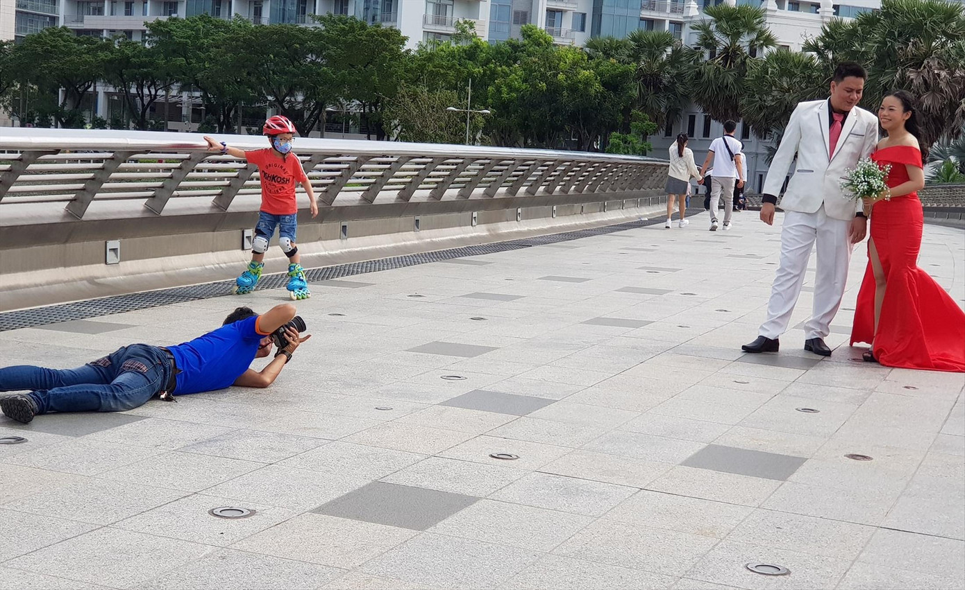 CLB Chụp ảnh cưới miễn phí “lăn xả” để mang đến những khoảnh khắc đẹp cho các cặp đôi CLB Chụp ảnh cưới miễn phí “lăn xả” để mang đến những khoảnh khắc đẹp cho các cặp đôi