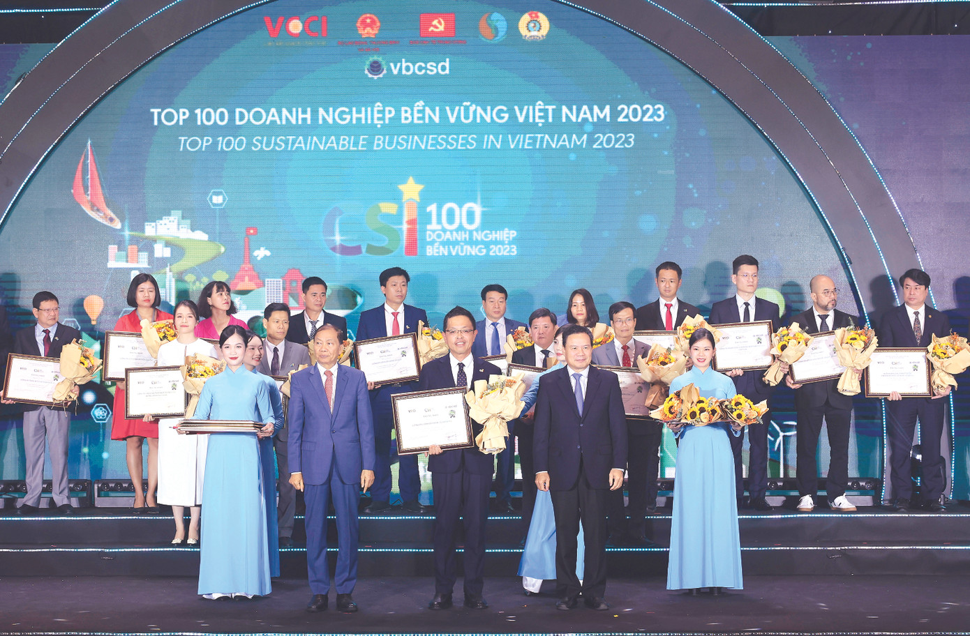 Acecook Việt Nam được trao chứng nhận Top 100 Doanh nghiệp bền vững 2023
