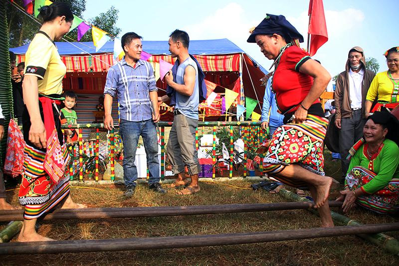 Ngày nay, phụ nữ dân tộc Thái ở miền núi Nghệ An đã được đối xử bình đẳng hơn so với truyền thống.