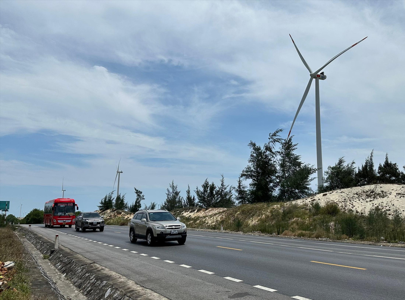 Theo các chuyên gia, cần cơ chế gỡ khó từ cấp cao, thậm chí Nghị quyết của Quốc hội để gỡ khó cho các dự án năng lượng tái tạo hiện nay. Ảnh: Nguyễn Bằng