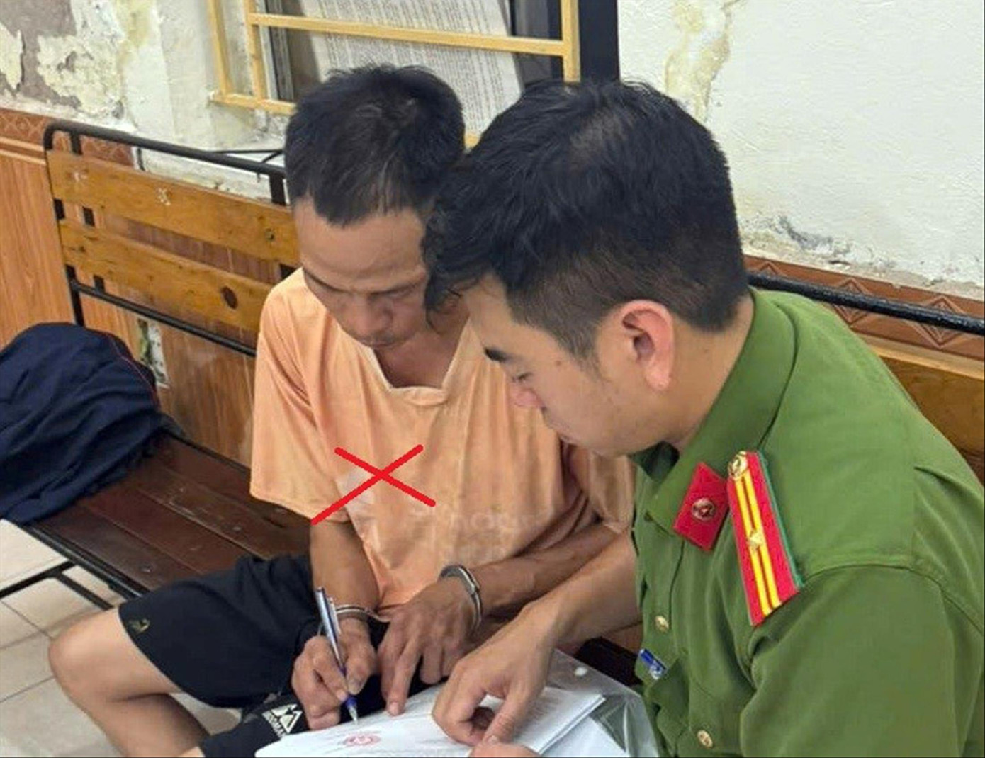 Anh Trường bị tạm giữ hình sự ( X) tại cơ quan công an