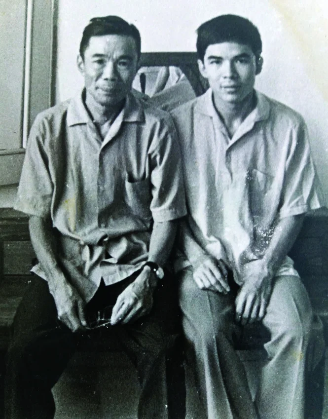 Hai cha con Lưu Quý Kỳ và Lưu Đình Triều ngày gặp lại sau hòa bình.