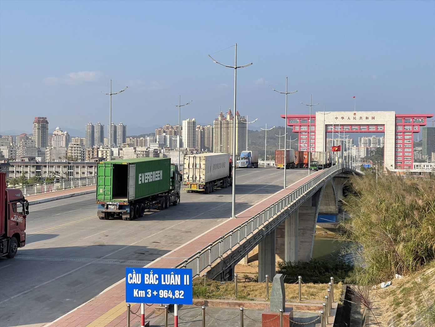 Tại cầu Bắc Luân II (TP Móng Cái, Quảng Ninh) Tại cầu Bắc Luân II (TP Móng Cái, Quảng Ninh)