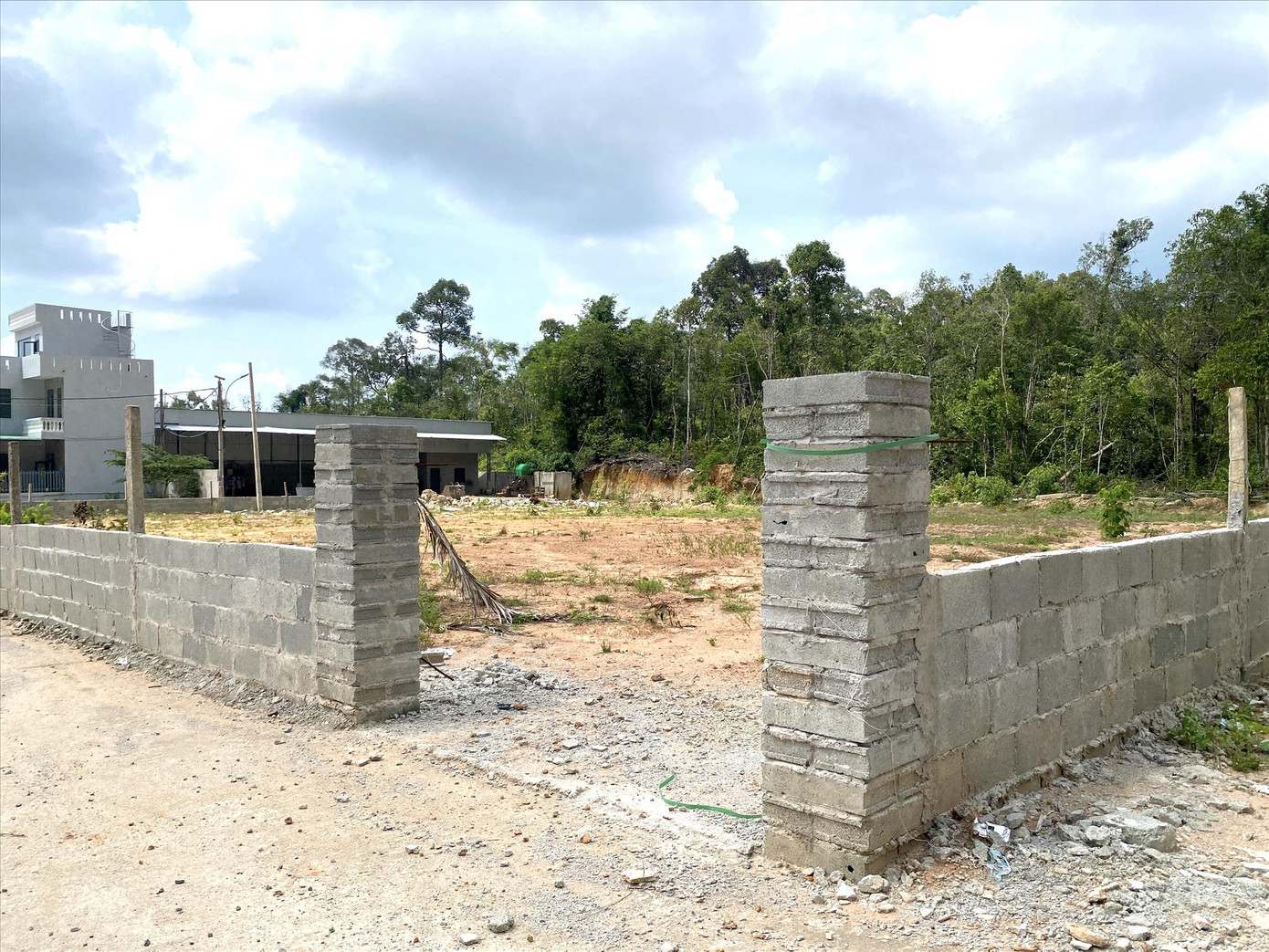 Khu dự án ma của Công ty TNHH Tư vấn Đầu tư và Phát triển LHĐ ở xã Cửa Cạn, TP. Phú Quốc khiến hàng loạt cán bộ “dính chàm”. Ảnh: Nhật Huy