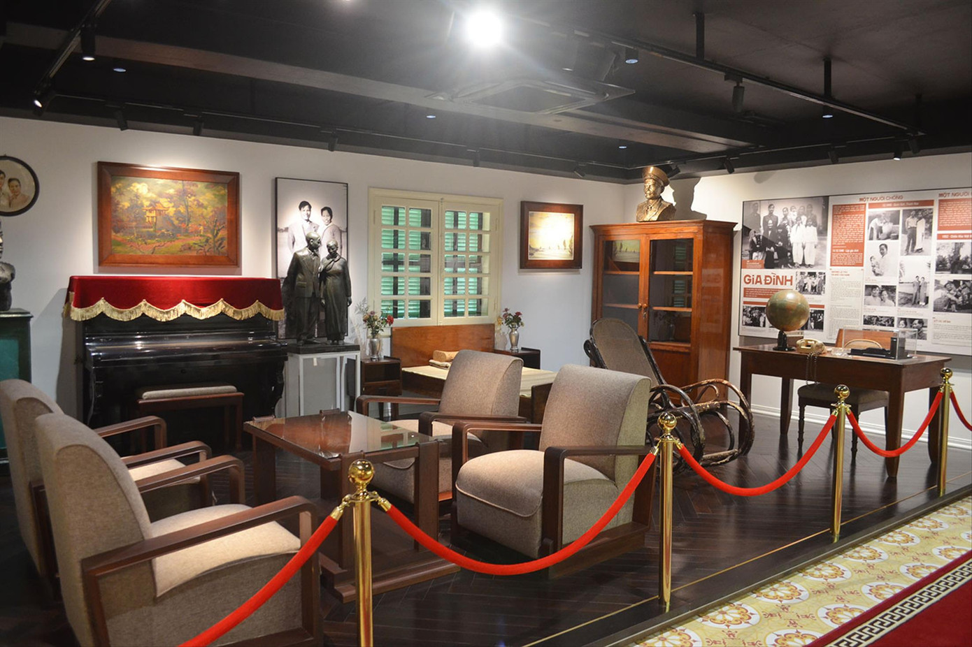 Một góc làm việc của Đại tướng Nguyễn Chí Thanh được phục dựng ở Bảo tàng. Ảnh: Trọng Quân Một góc làm việc của Đại tướng Nguyễn Chí Thanh được phục dựng ở Bảo tàng. Ảnh: Trọng Quân