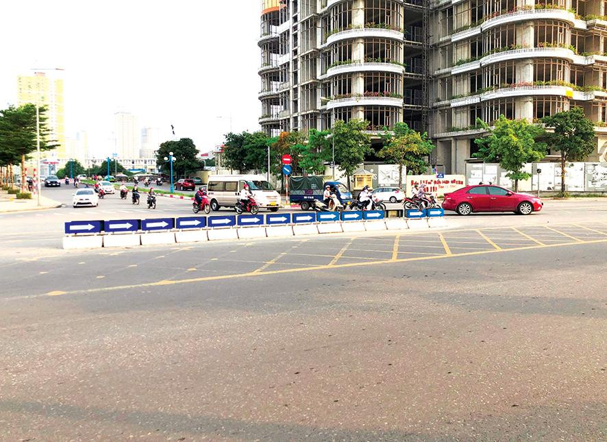 Với giải pháp cấm xe rẽ trái và đóng một phần hướng rẽ trái tại ngã ba, 2 tháng qua nút giao Tố Hữu - Vũ Trọng Khánh (Hà Đông) đã giảm xung đột, ùn tắc cấm xe rẽ trái và đóng một phần hướng rẽ trái tại ngã ba, 2 tháng qua nút giao Tố Hữu - Vũ Trọng Khánh (Hà Đông) đã giảm xung đột, ùn tắc