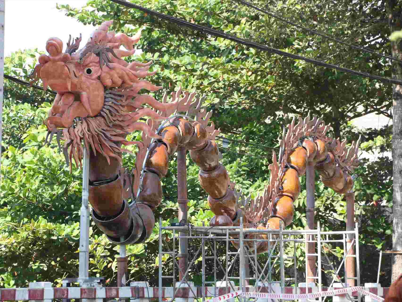 Linh vật làm bằng lu độc đáo ở Bình Dương. Linh vật làm bằng lu độc đáo ở Bình Dương.