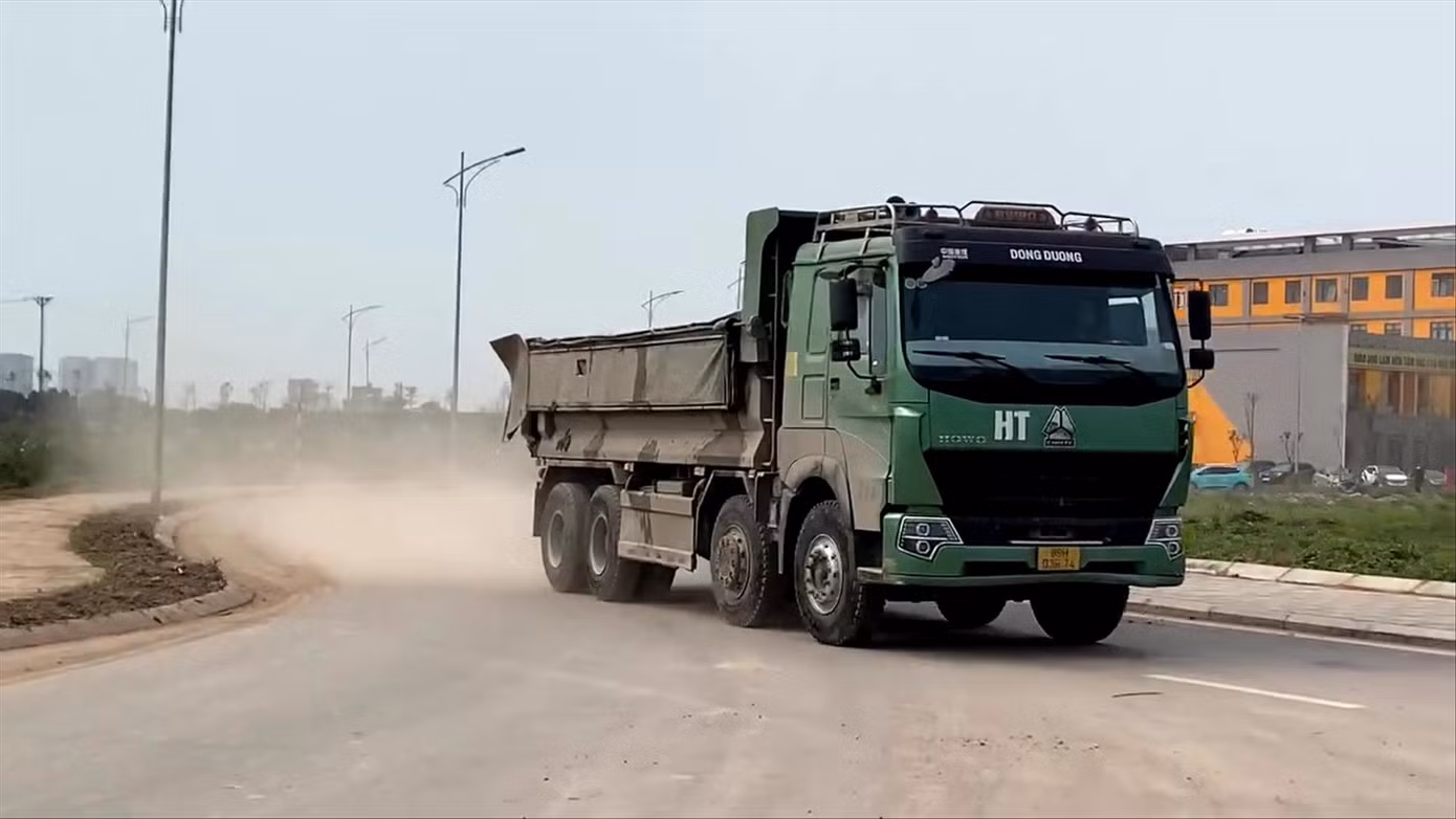 Khói bụi mù mịt ở công trường xây dựng thuộc Học viện Nông nghiệp Việt Nam