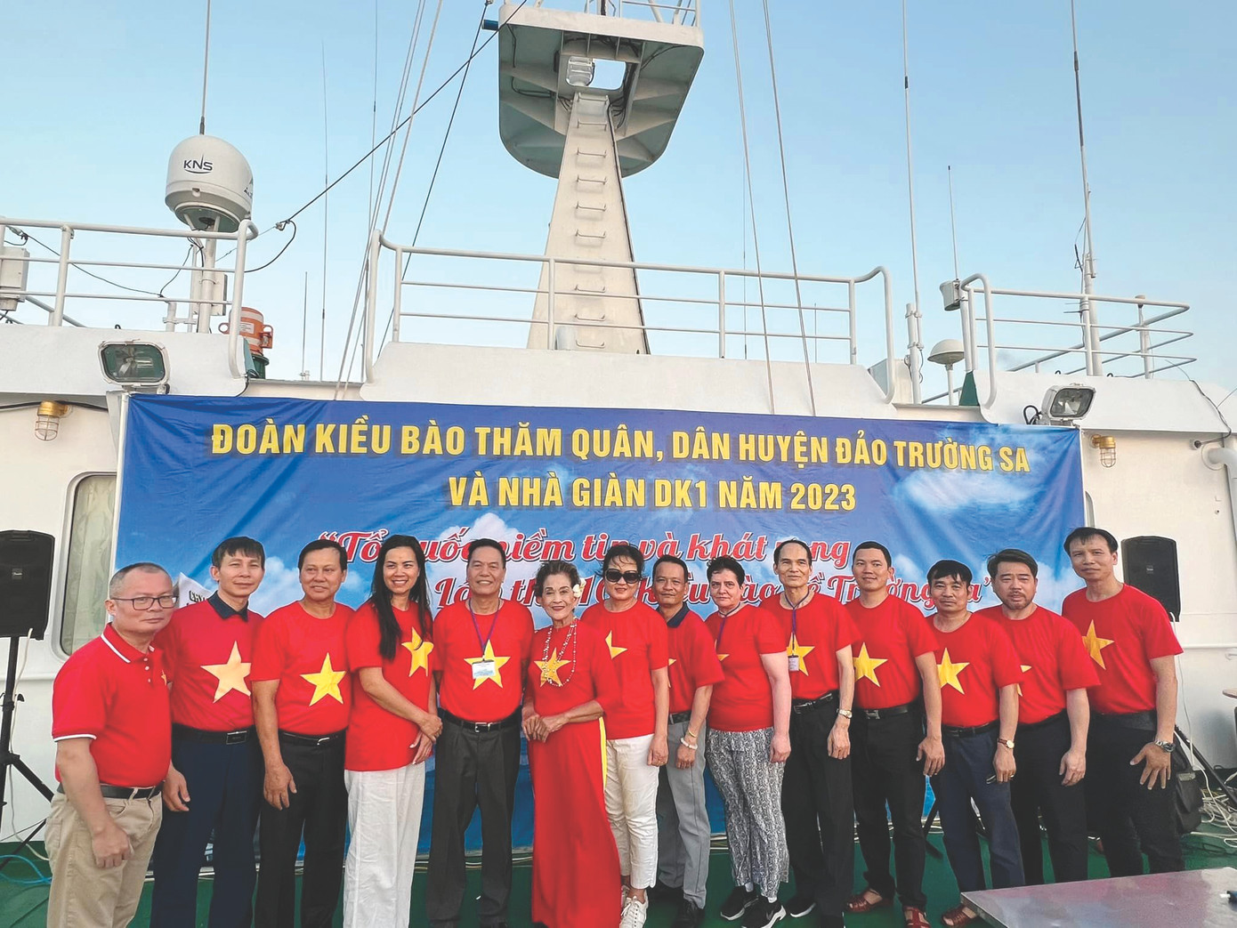 Doanh nhân Nguyễn Hoài Bắc cùng các đại biểu kiều bào trong chuyến thăm Trường Sa từ ngày 18-23/4/2023. Doanh nhân Nguyễn Hoài Bắc cùng các đại biểu kiều bào trong chuyến thăm Trường Sa từ ngày 18-23/4/2023.