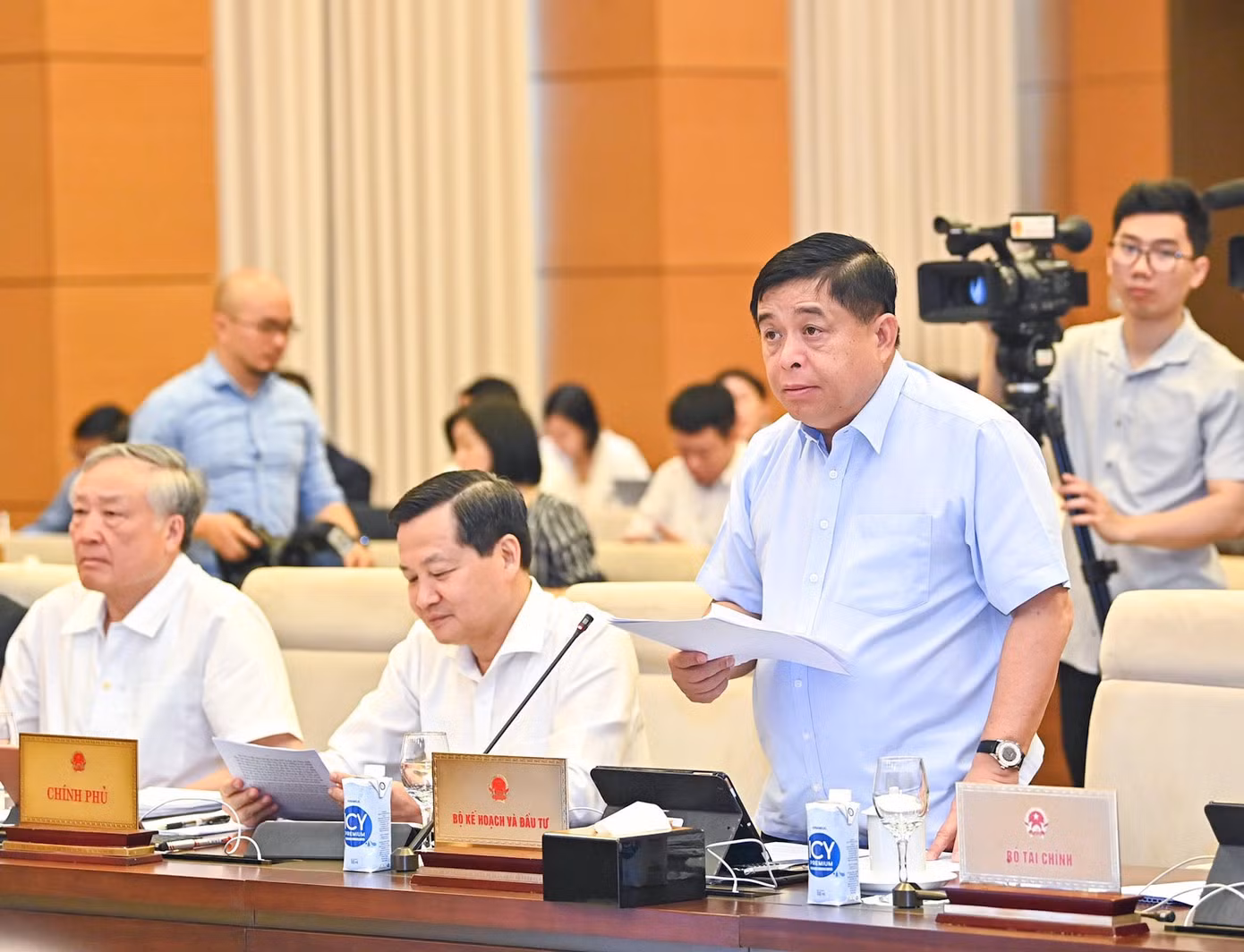 Bộ trưởng KH&ĐT Nguyễn Chí Dũng phát biểu tại phiên họp thứ 23, Ủy ban Thường vụ Quốc hội, ngày 9/5. Ảnh: Như Ý Bộ trưởng KH&ĐT Nguyễn Chí Dũng phát biểu tại phiên họp thứ 23, Ủy ban Thường vụ Quốc hội, ngày 9/5. Ảnh: Như Ý