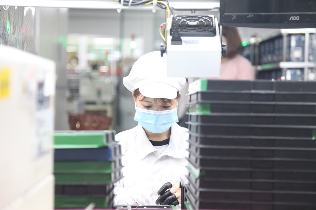 Công nhân làm việc tại khu công nghiệp ở Bắc Giang. Ảnh: Nguyễn Thắng.