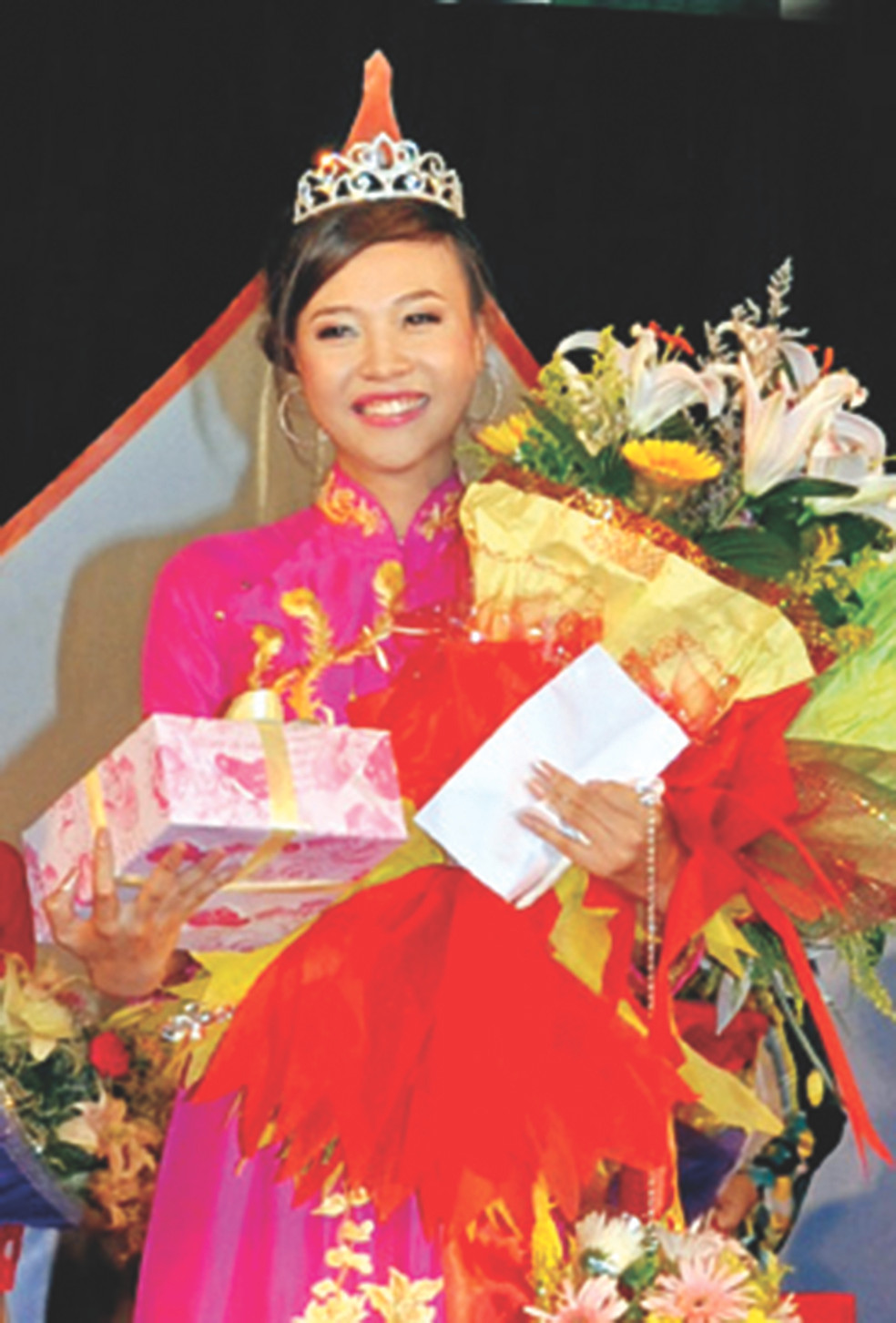 Đàm Thu Trang giành ngôi vị Hoa khôi xứ Lạng 2010. (hai ảnh tư liệu này không còn bản gốc vì thời đó chụp bằng máy ảnh, không lưu được phim)