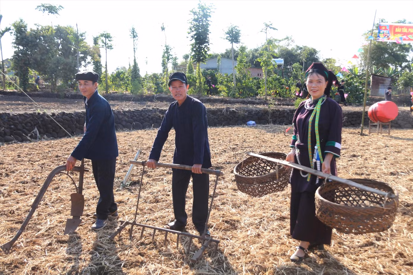 Lễ hội Lồng tồng là dịp bà con Tày, Nùng cầu mong mùa màng bội thu, mưa thuận gió hoà. Lễ hội Lồng tồng là dịp bà con Tày, Nùng cầu mong mùa màng bội thu, mưa thuận gió hoà.