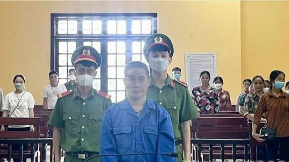 Bị cáo Vương Xuân Hiếu ra tòa lĩnh án tù chung thân Ảnh: DC