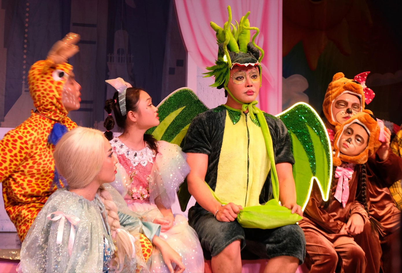 Vở diễn Thế giới đồ chơi và câu chuyện cậu bé Rồng trên sân khấu 5B Võ Văn Tần