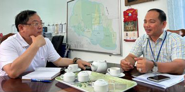 Tổng biên tập Lê Xuân Sơn (trong chuyến làm việc cuối cùng trước thời điểm nghỉ hưu) với Chủ tịch xã Đất Mũi Võ Công Trường tháng 4 năm 2024 Tổng biên tập Lê Xuân Sơn (trong chuyến làm việc cuối cùng trước thời điểm nghỉ hưu) với Chủ tịch xã Đất Mũi Võ Công Trường tháng 4 năm 2024