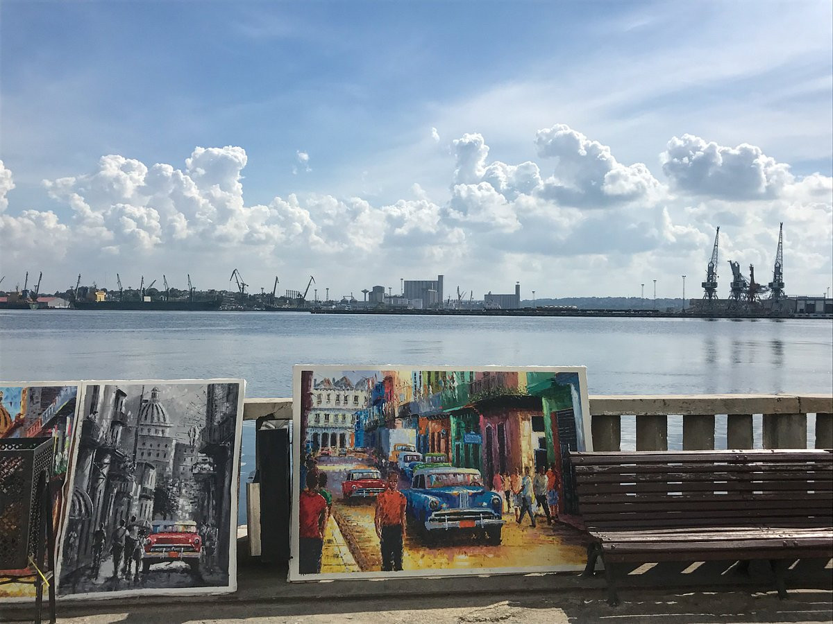 Di sản nay là chợ tranh ở ngay bến cảng cũ