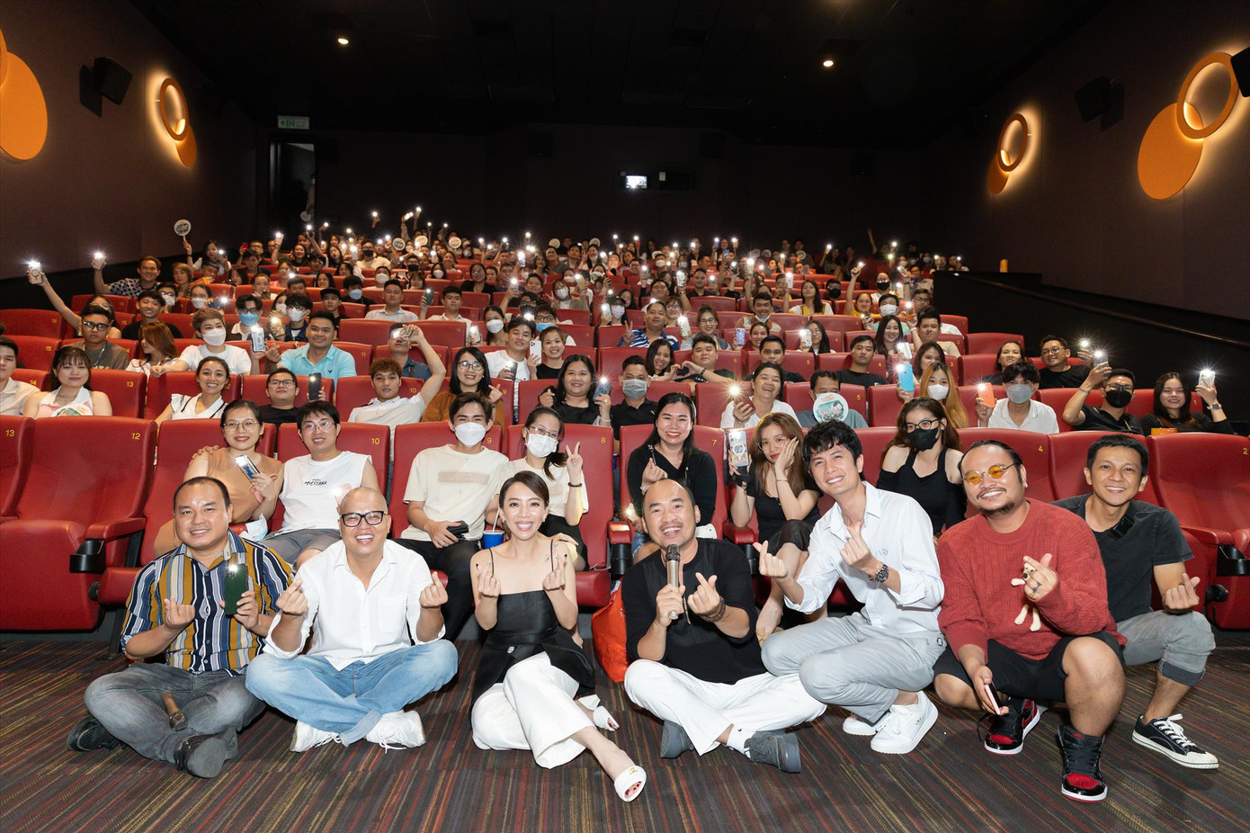 Phim Con Nhót mót chồng nhiều khả năng thắng lớn, ba ngày chiếu sớm đã thu 20 tỷ đồng. Phim Con Nhót mót chồng nhiều khả năng thắng lớn, ba ngày chiếu sớm đã thu 20 tỷ đồng.