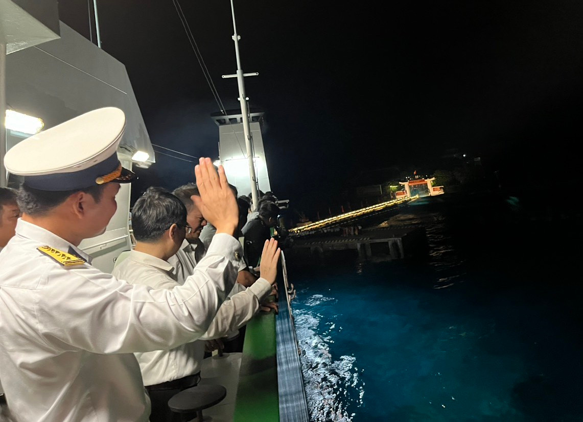 Phút chia tay cảm động