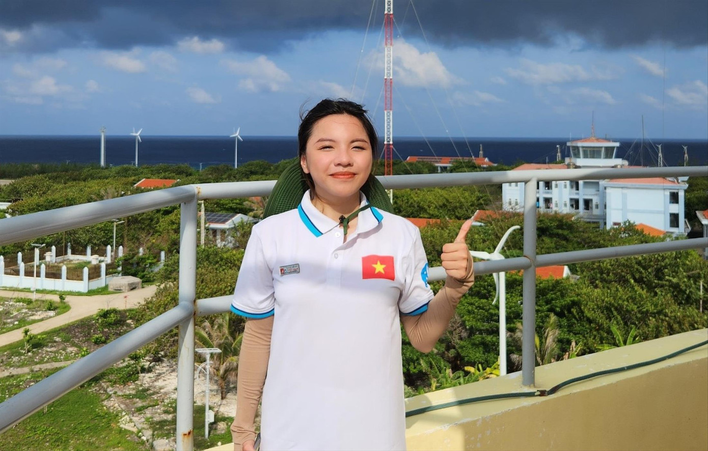 Bạn Nguyễn Thị Thu An - Ủy viên BCH Hội Sinh viên Việt Nam thành phố Hải Phòng, sinh viên trường Đại học Hải Phòng trong chuyến ra Trường Sa