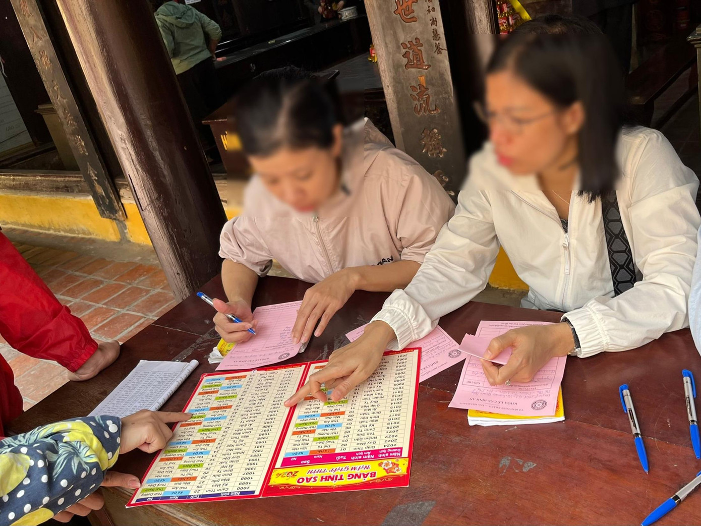 Bất chấp công điện, khuyến cáo, nhiều người dân vẫn giữ niềm tin dâng sao giải hạn Ảnh: GIA LINH Bất chấp công điện, khuyến cáo, nhiều người dân vẫn giữ niềm tin dâng sao giải hạn Ảnh: GIA LINH