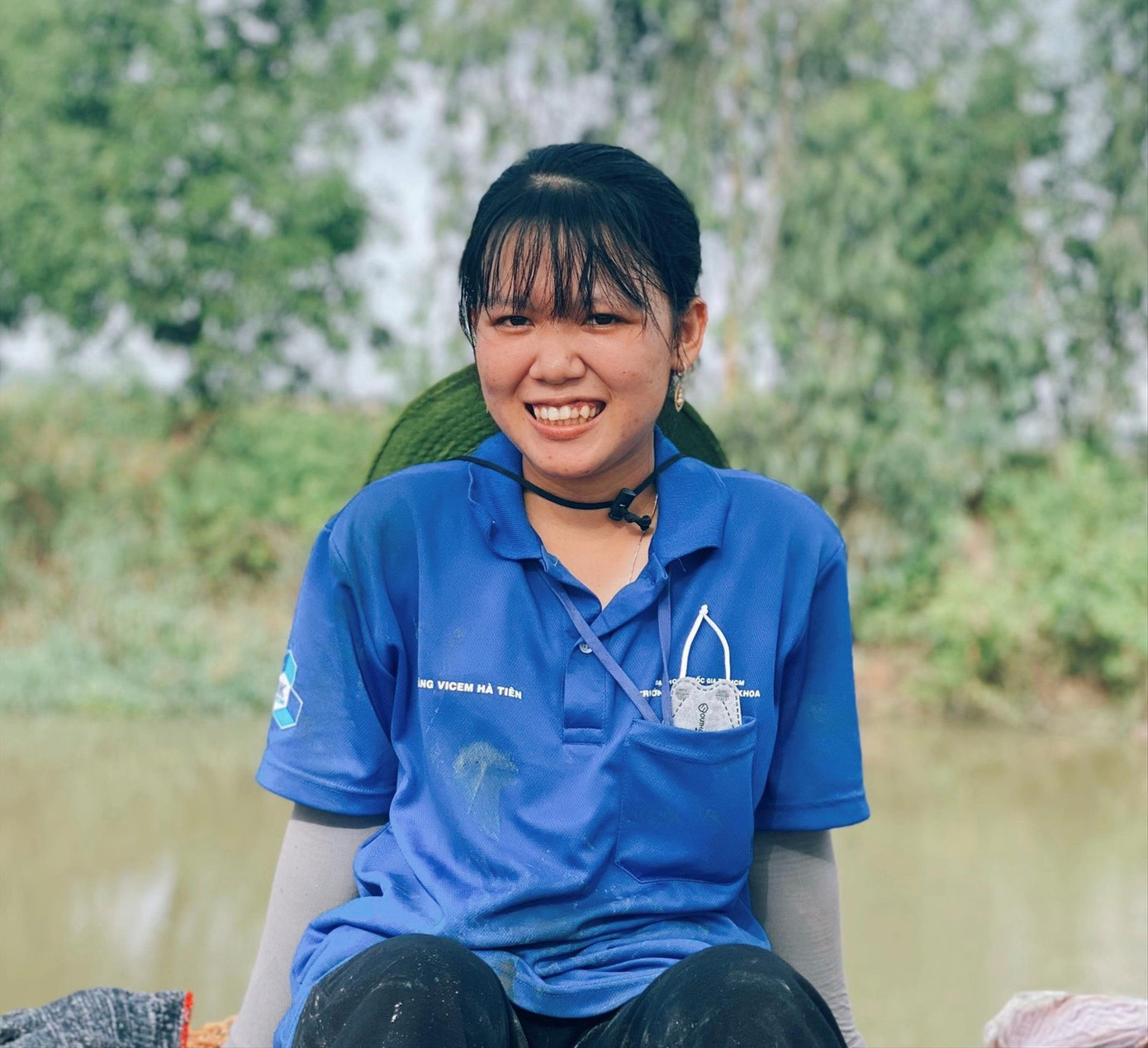 Bạn Phan Huỳnh Tường Vy, sinh viên ĐH Bách khoa tham gia tình nguyện tại Đồng Tháp